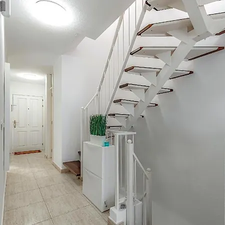 Ocean View 2bdr. Triplex Apartment