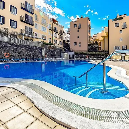 Ocean View 2bdr. Triplex Apartment *