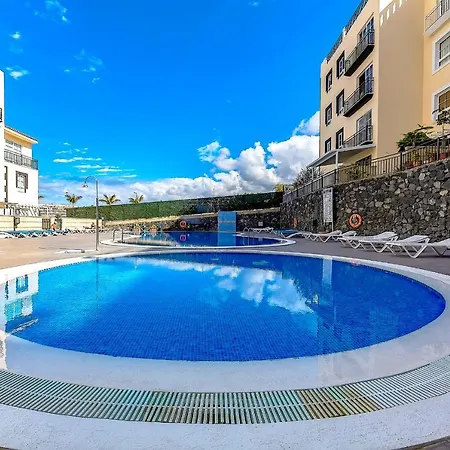 Ocean View 2bdr. Triplex Apartment *